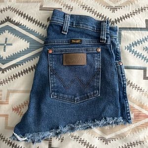 Wrangler Cowboy Cut Shorts!!